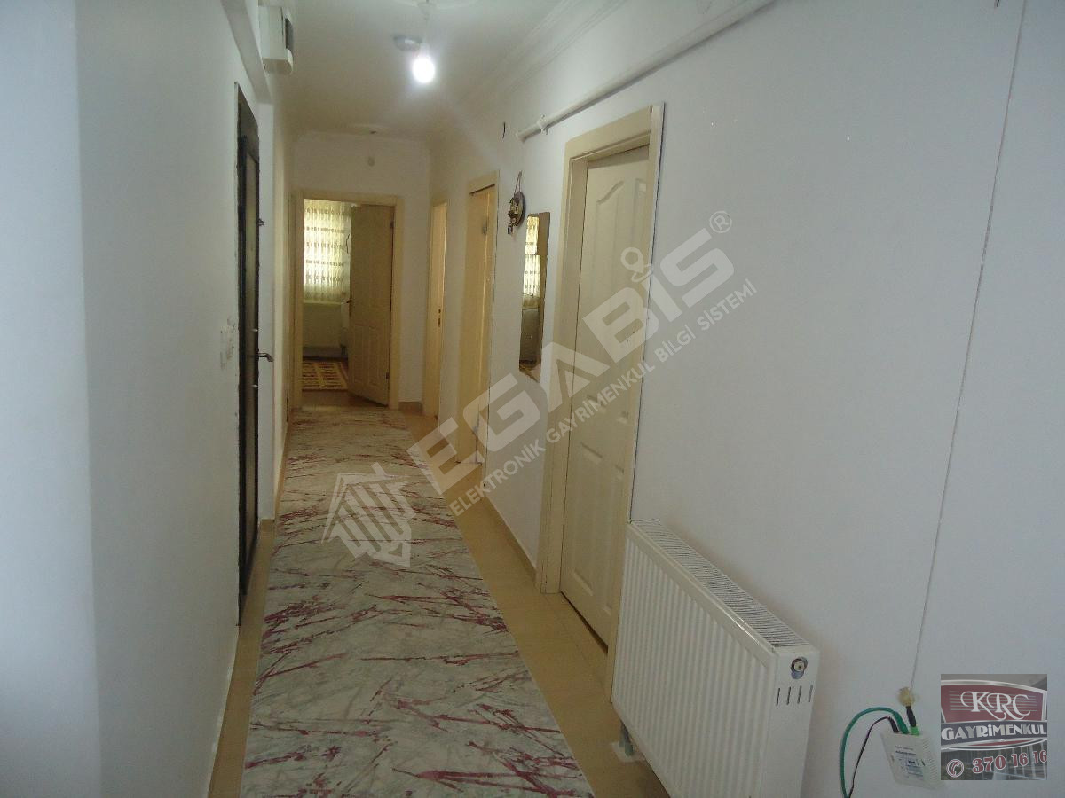 KRC'DEN MERKEZİ KONUMDA ASANSÖRLÜ SATILIK 3+1 DAİRE - 2