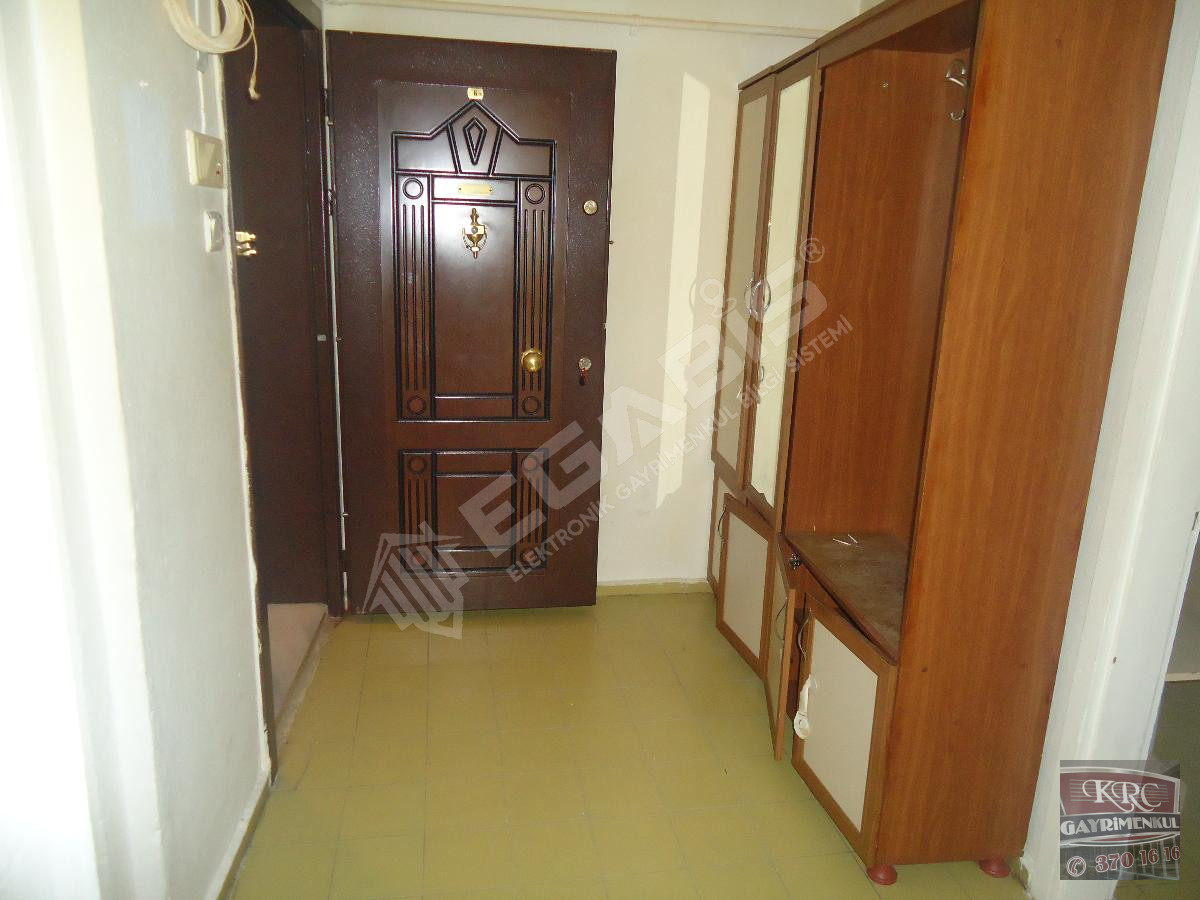 KRC'DEN ABDÜLHAKHAMİT CADDESİNDE GİRİŞ KAT 3+1 SATILIK DAİRE - 3