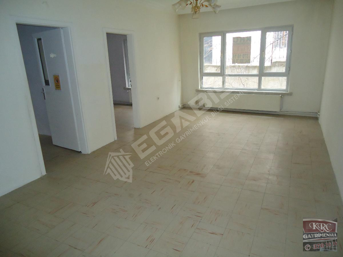 KRC'DEN ABDÜLHAKHAMİT CADDESİNDE GİRİŞ KAT 3+1 SATILIK DAİRE - 4