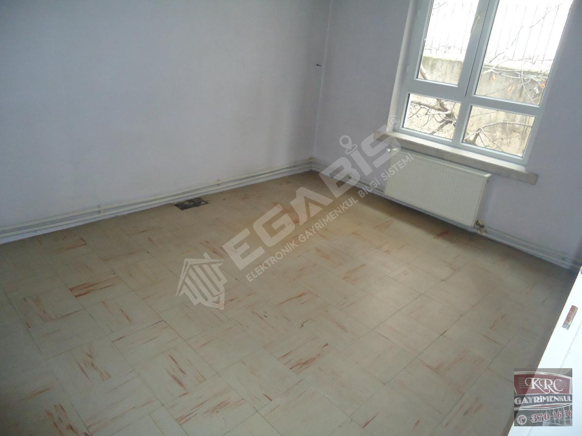 KRC'DEN ABDÜLHAKHAMİT CADDESİNDE GİRİŞ KAT 3+1 SATILIK DAİRE - 7