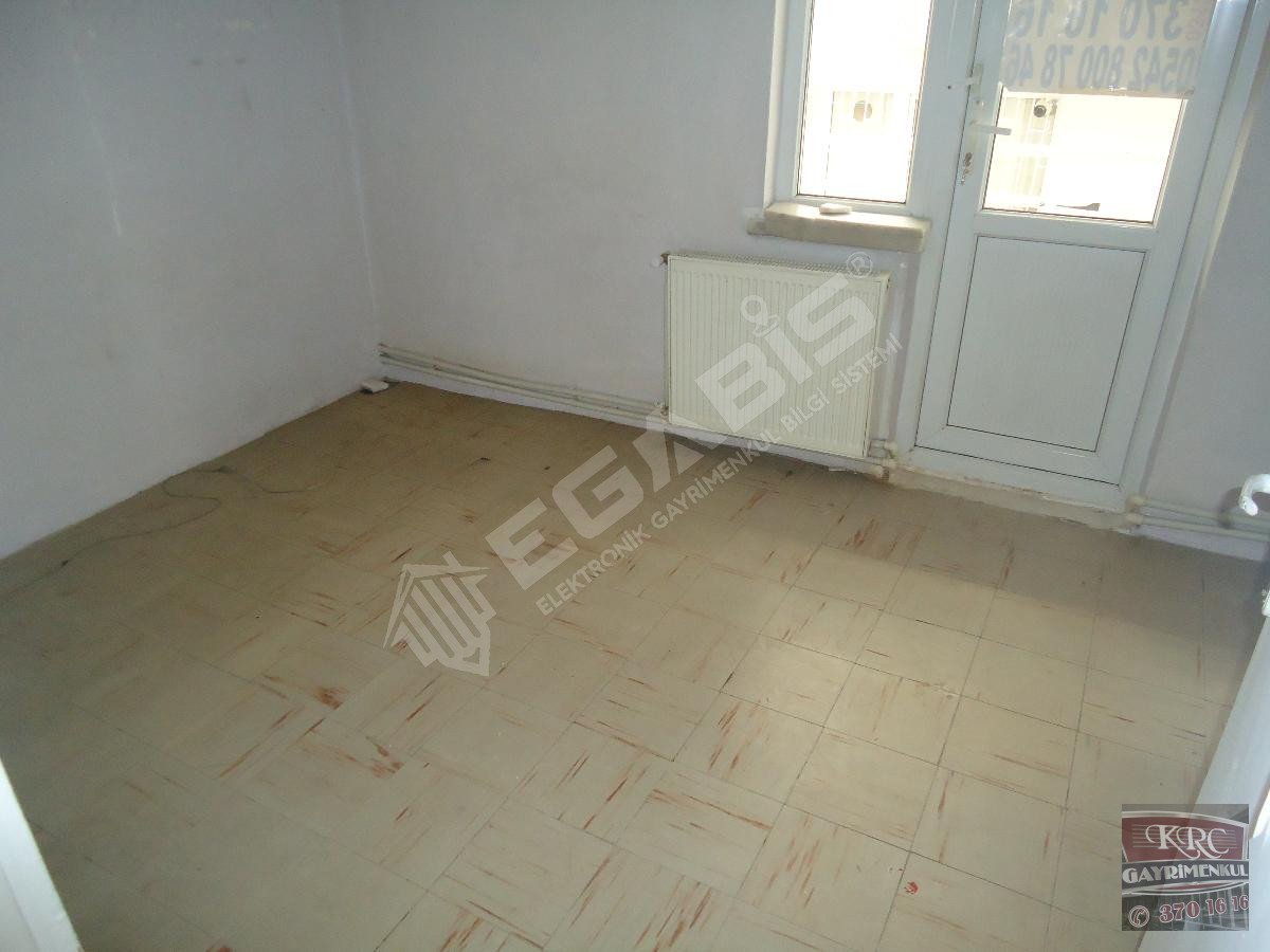 KRC'DEN ABDÜLHAKHAMİT CADDESİNDE GİRİŞ KAT 3+1 SATILIK DAİRE - 8
