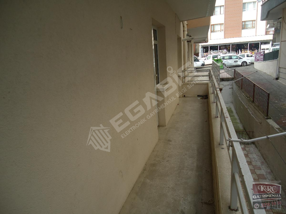 KRC'DEN ABDÜLHAKHAMİT CADDESİNDE GİRİŞ KAT 3+1 SATILIK DAİRE - 9