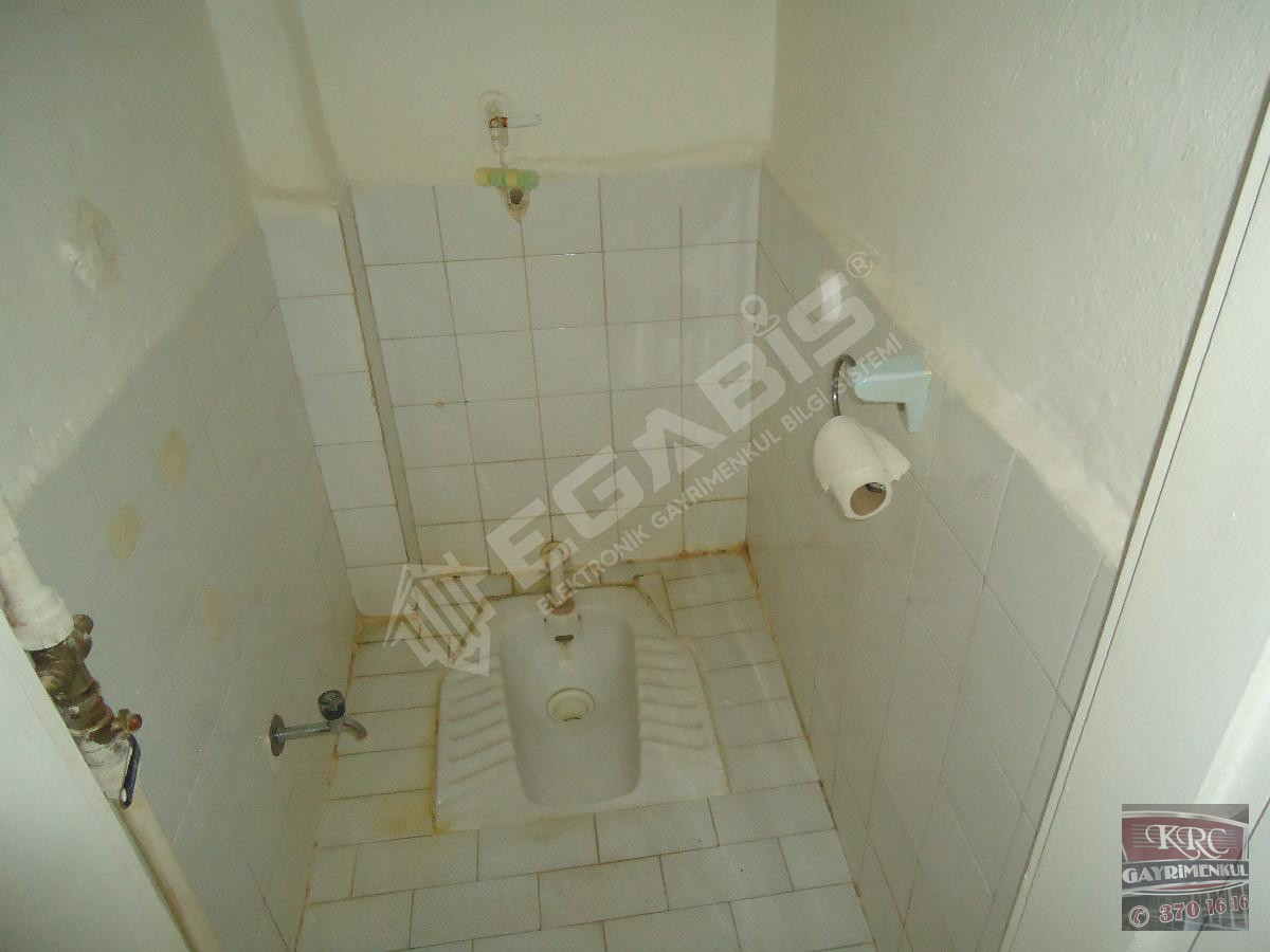 KRC'DEN ABDÜLHAKHAMİT CADDESİNDE GİRİŞ KAT 3+1 SATILIK DAİRE - 13