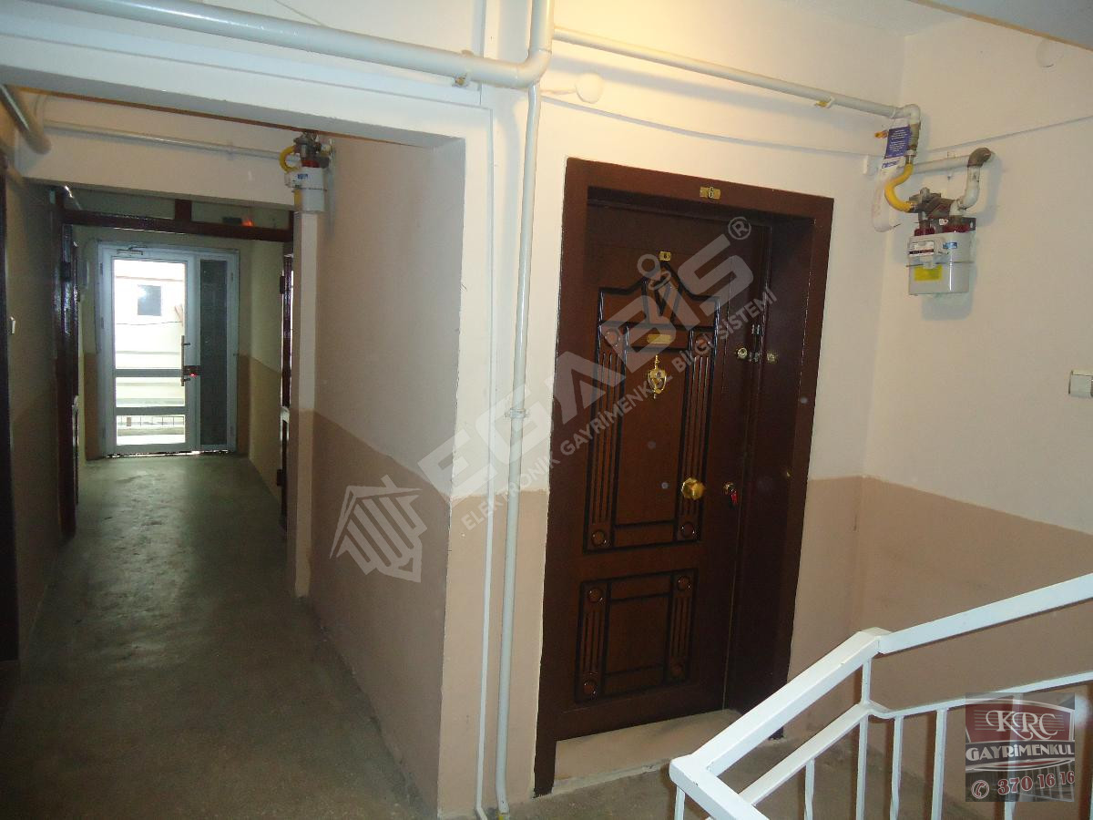 KRC'DEN ABDÜLHAKHAMİT CADDESİNDE GİRİŞ KAT 3+1 SATILIK DAİRE - 15