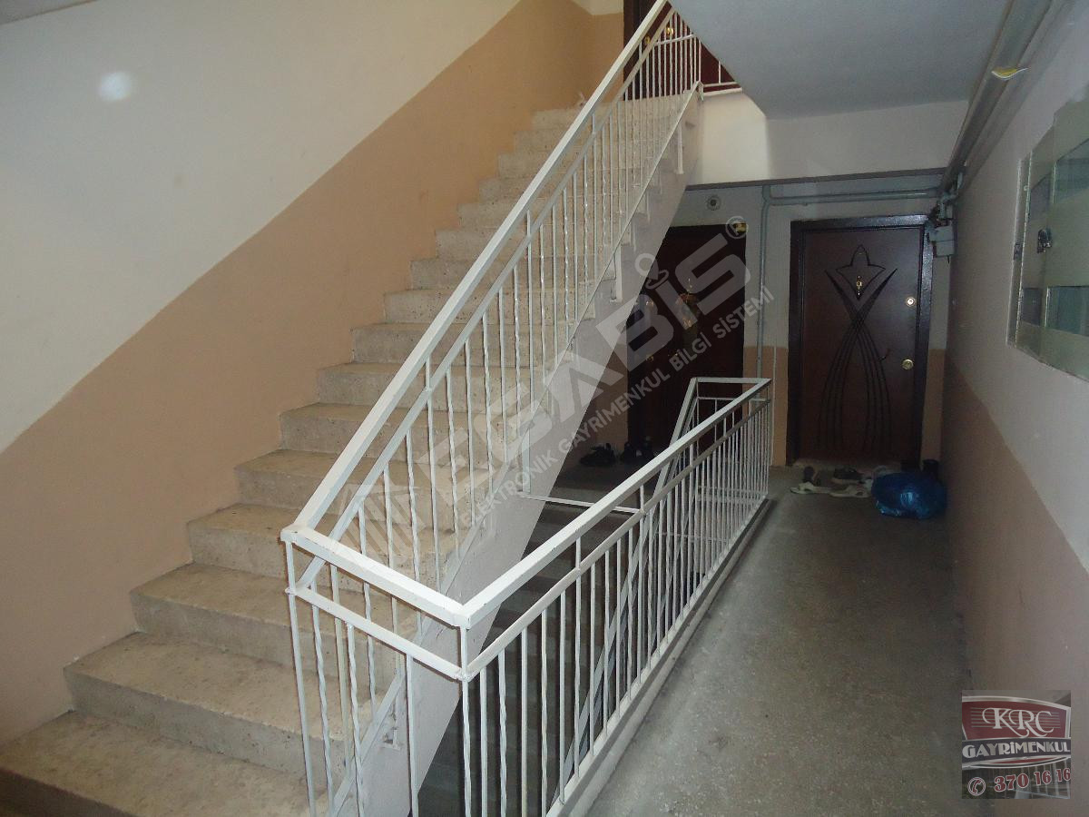 KRC'DEN ABDÜLHAKHAMİT CADDESİNDE GİRİŞ KAT 3+1 SATILIK DAİRE - 16