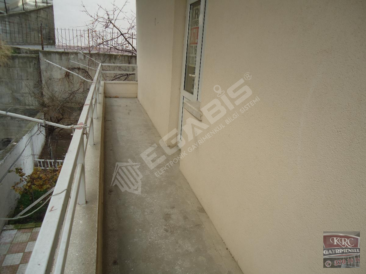 KRC'DEN ABDÜLHAKHAMİT CADDESİNDE GİRİŞ KAT 3+1 SATILIK DAİRE - 17