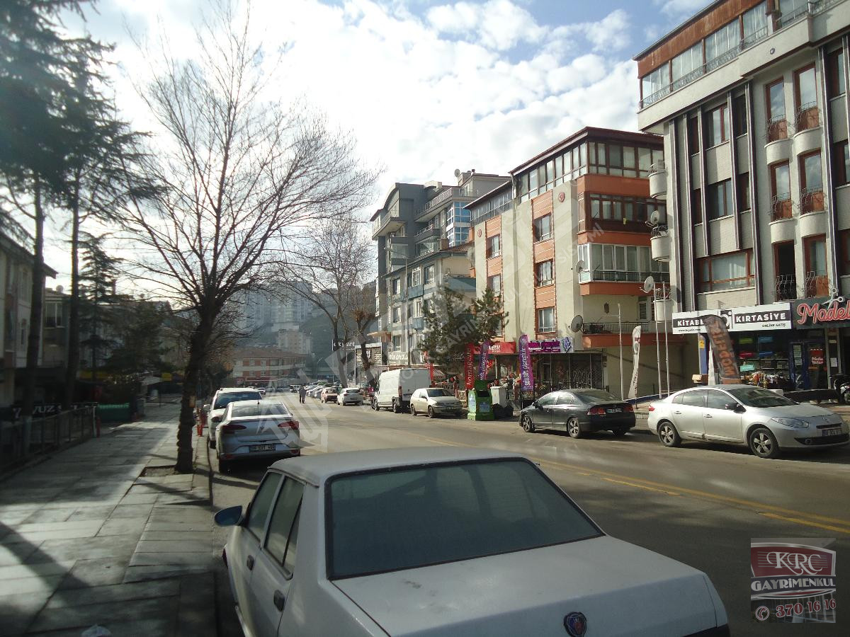 KRC'DEN ABDÜLHAKHAMİT CADDESİNDE GİRİŞ KAT 3+1 SATILIK DAİRE - 18