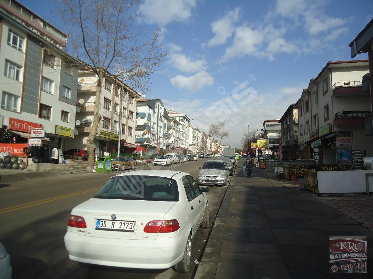 KRC'DEN ABDÜLHAKHAMİT CADDESİNDE GİRİŞ KAT 3+1 SATILIK DAİRE - 19