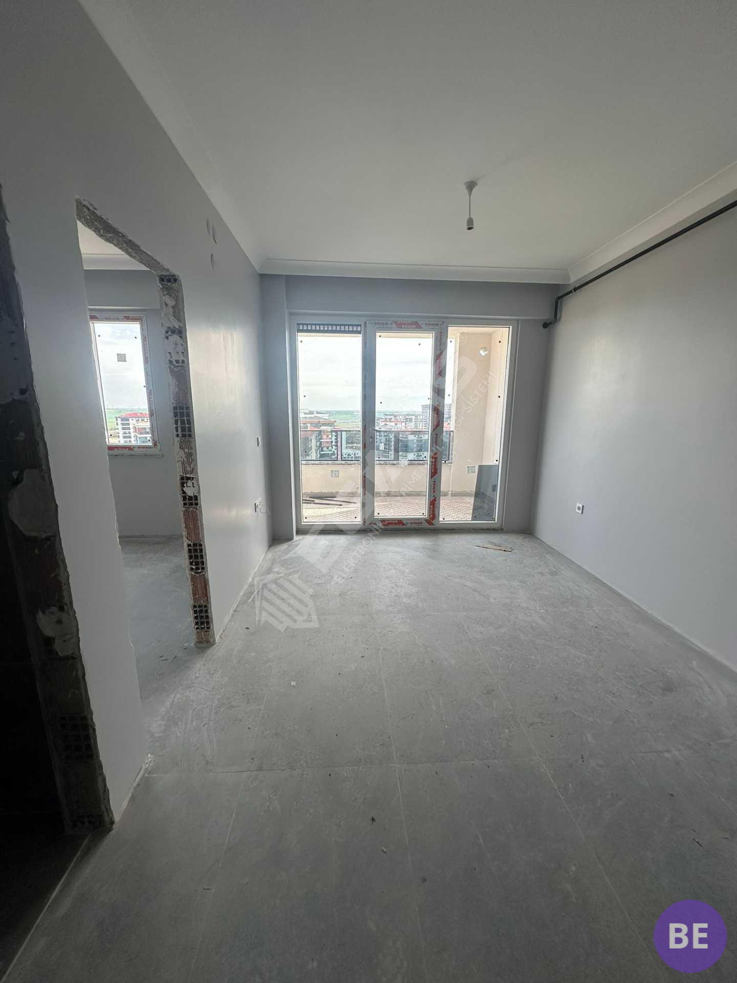 CUMHURİYET MAHALLESİNDE GENİŞ SIFIR 1+1 LÜKS DAİRE