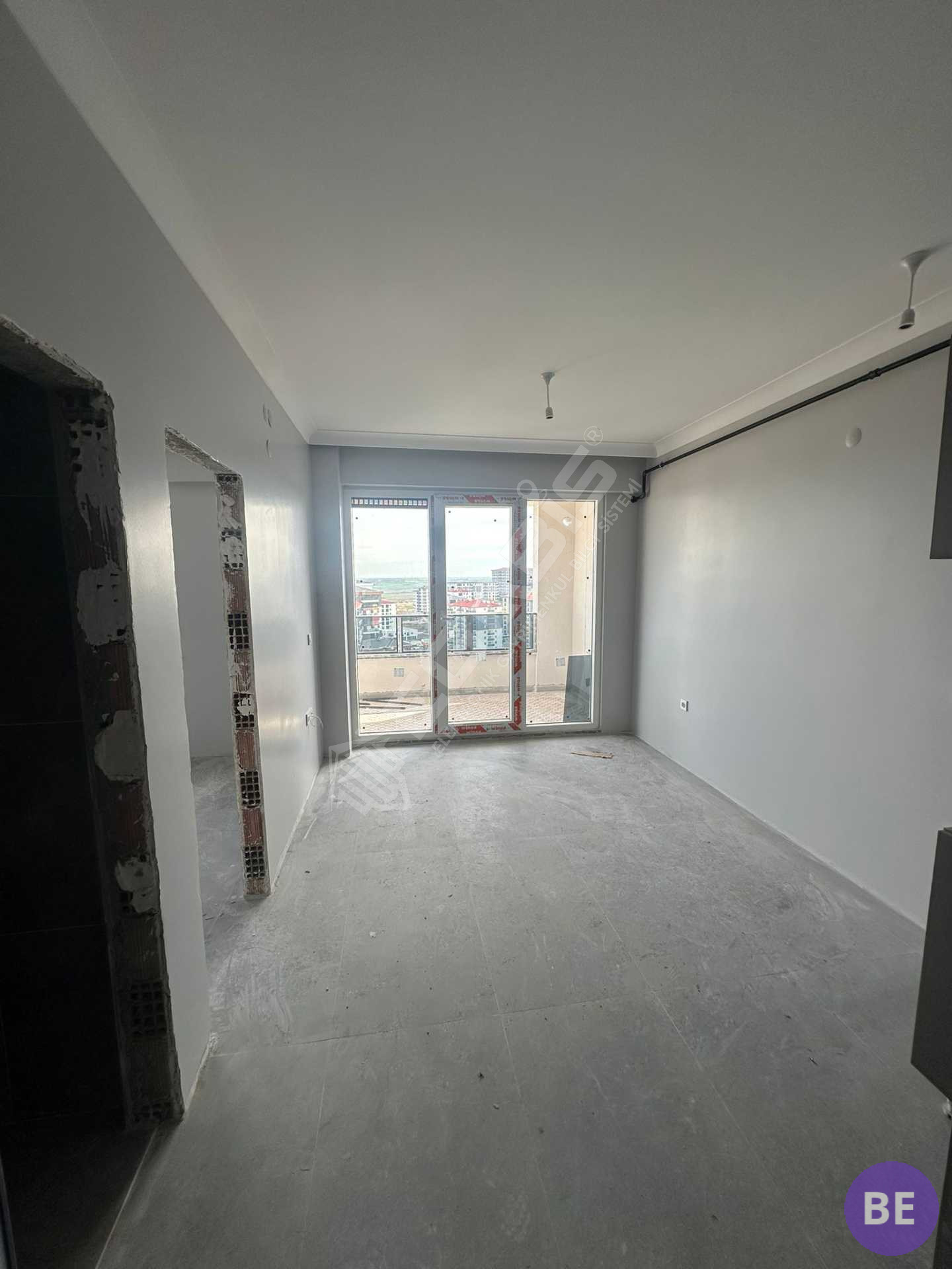 CUMHURİYET MAHALLESİNDE GENİŞ SIFIR 1+1 LÜKS DAİRE - 4