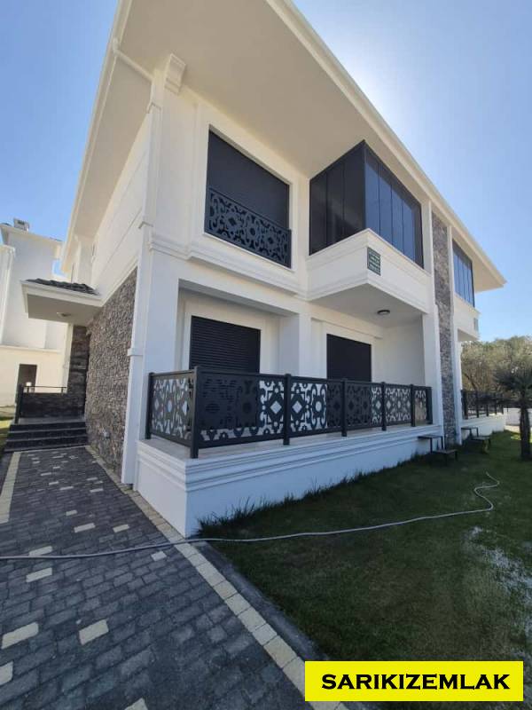 Edremit Güre Mah`da4+1  Villa.