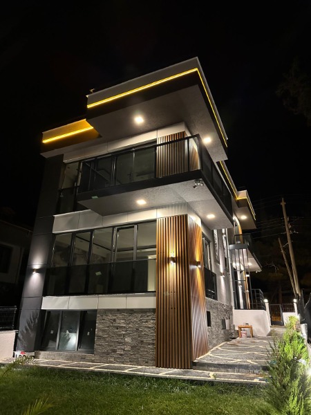 Merkez Güzelyalı Mah (Güzelyalı Köyü)`da5+1  Villa. - 2