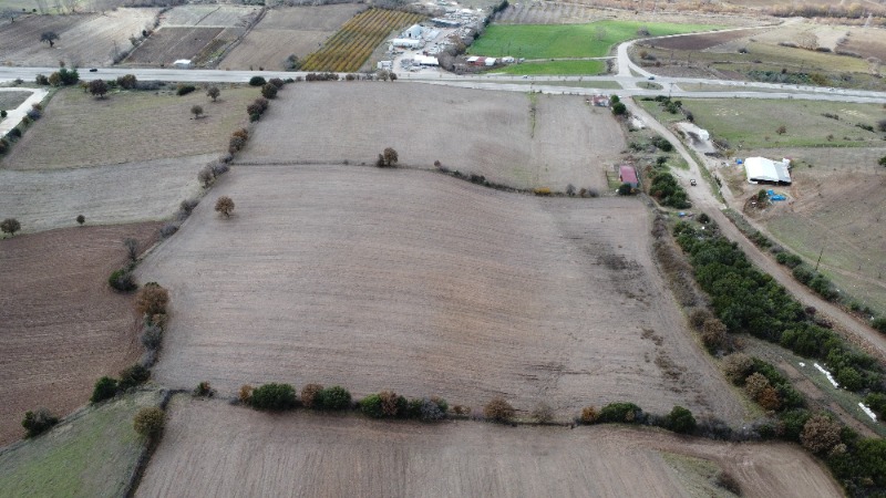 Ezine Çarıksız Köyü`daTarla. - 10